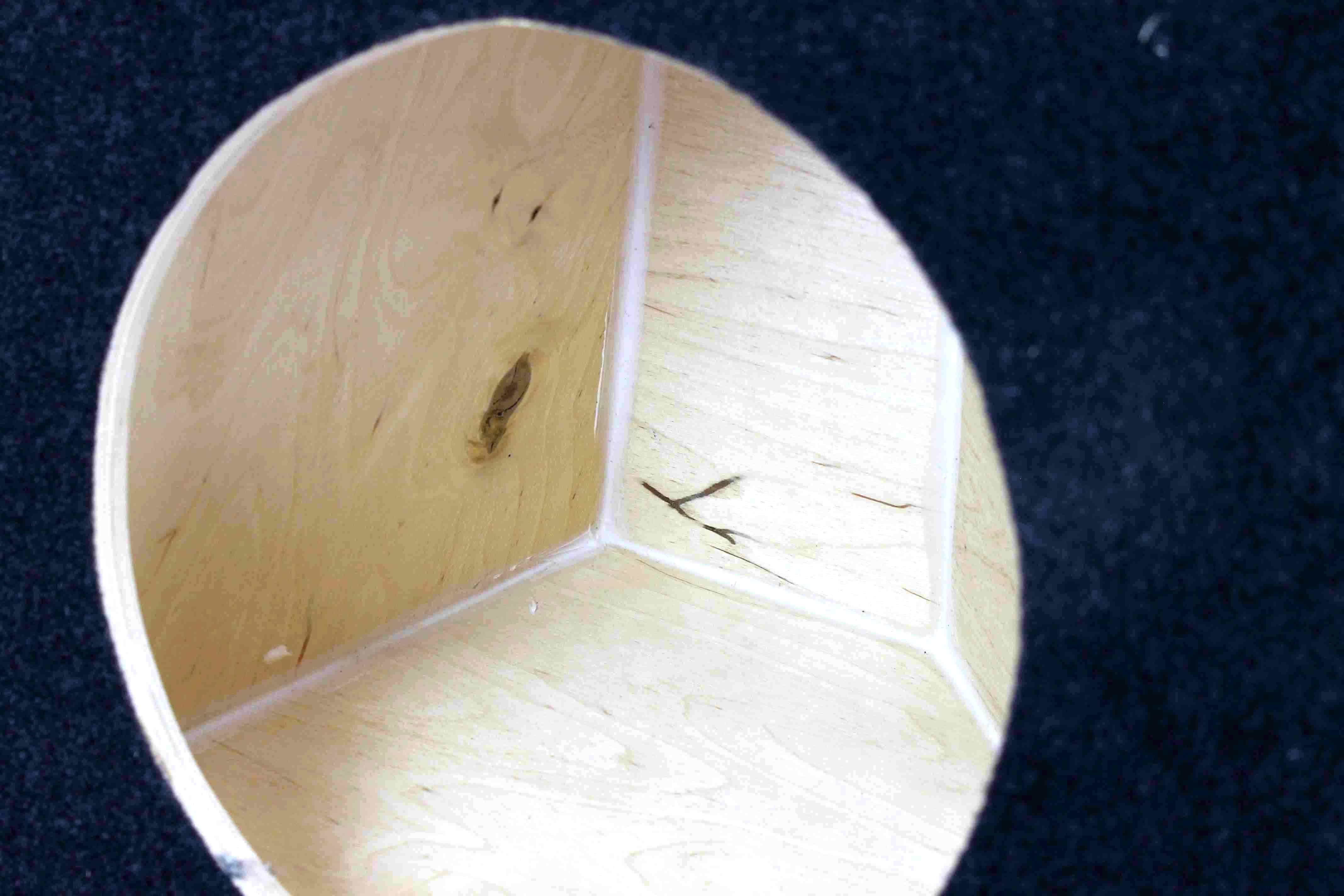 Короб сабвуфера LADA VESTA (в крыло, 24 л) под динамик 12 дюймов. Фото �2
